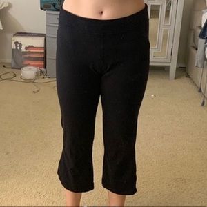 lulu lemon black capris
